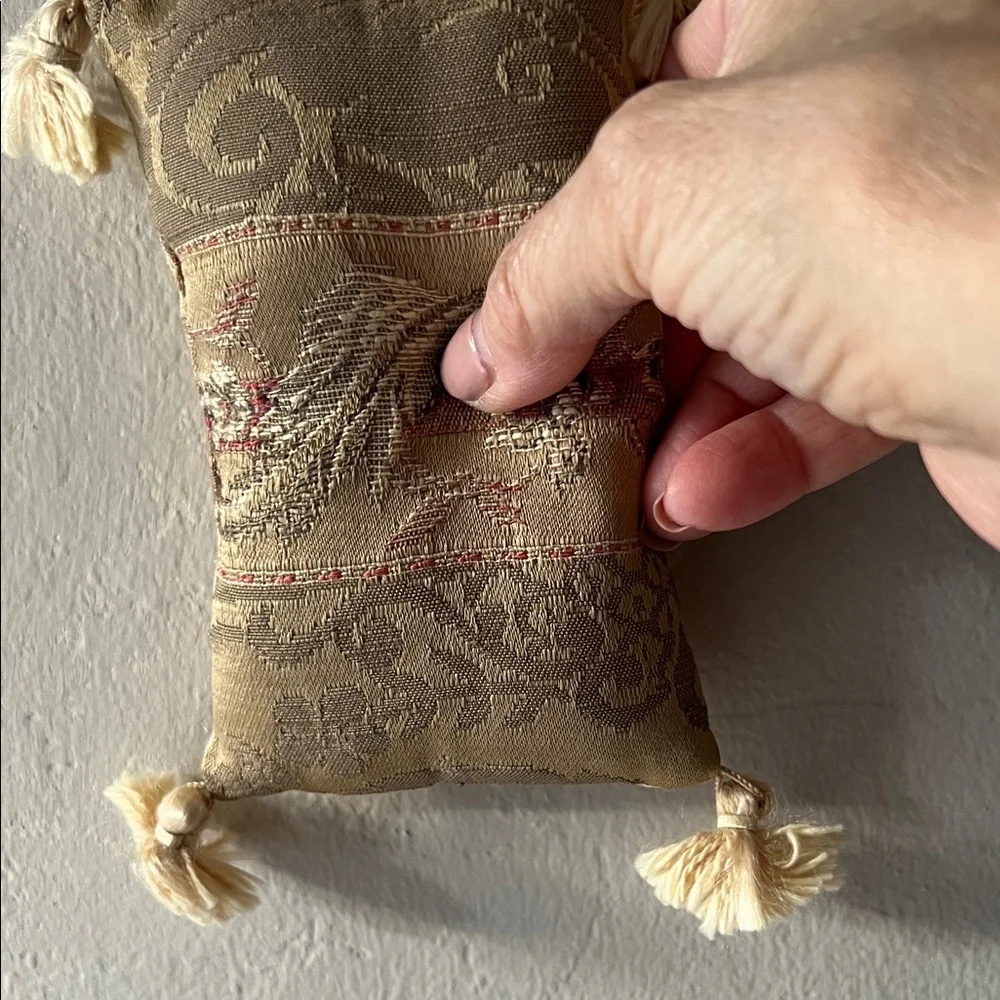 VINTAGE Tasseled mini Pillow Set Beige burgundy rose pink damask w silk tassels - Picture 7 of 9